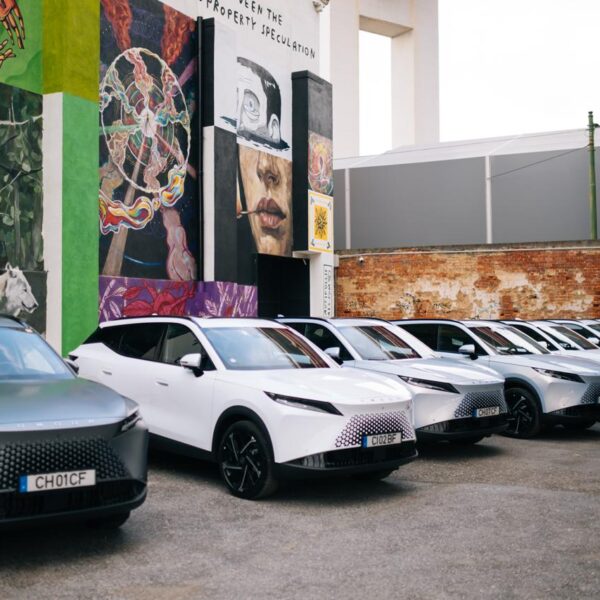 Novo OMODA 7 SHS-P promete 90 km elétricos e mais de 1.200 km de autonomia por menos de 45 mil euros