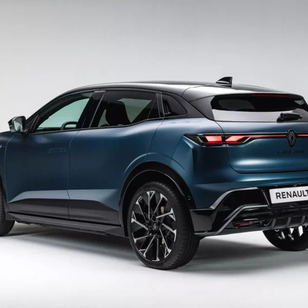 Autonomia até 500 km, carregamento mais rápido e Gemini a bordo: Renault atualiza o Megane E-Tech elétrico