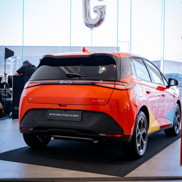 BYD Dolphin G DM-i chega a Portugal com 105 km elétricos e preço abaixo dos 25 mil euros sem IVA
