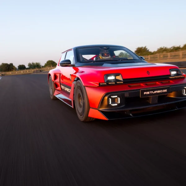O mais potente de sempre: Renault ‘ressuscita’ o 5 Turbo com 555 cv, dois motores e apenas 1.980 unidades
