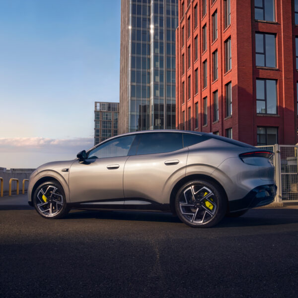 Ensaio. Design Ferrari, inteligência artificial e carregamento ultrarrápido: XPENG L03 quer conquistar a Europa